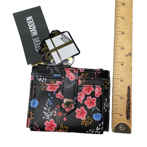 Steve Madden Bhayden card case - Picture 7 of 8